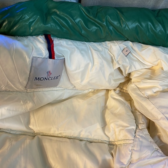 Super cool Moncler puffer coat - Picture 8 of 10